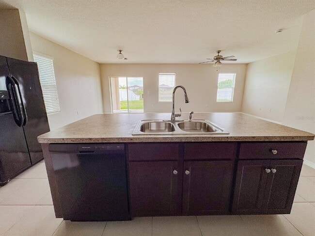 Photo - 405 Gris Sky Ln