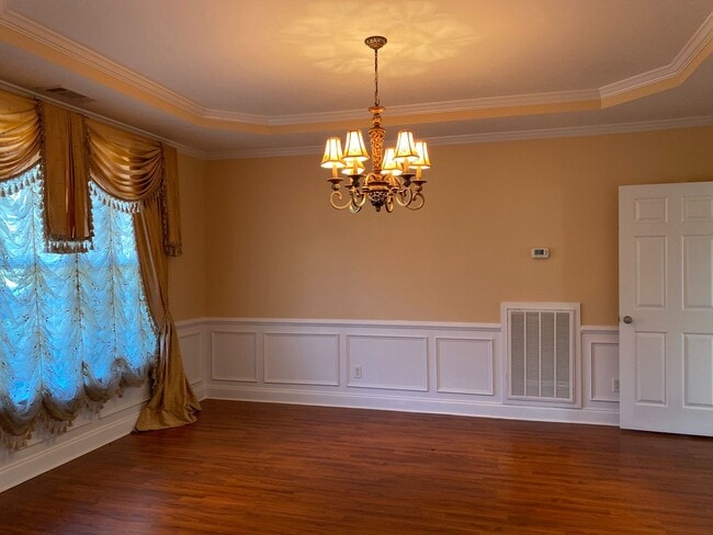 Photo - 1002 Dorset Ln