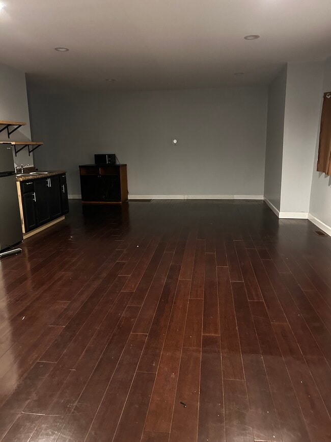 Photo - 9427 S Ewing Ave Apartment Unit 1