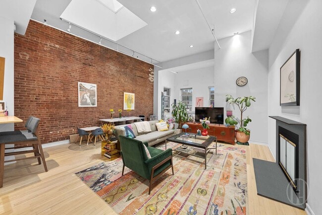 Photo - 426 W Broadway Unit 6F