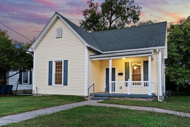 Photo - 216 N 2nd St