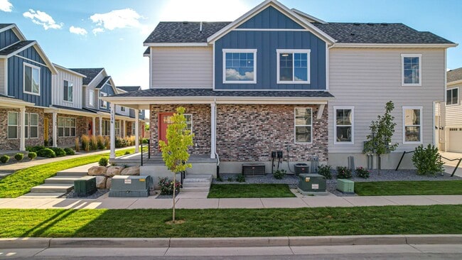 Building Photo - Incredible End Unit in Spanish Fork's Rive... Rental