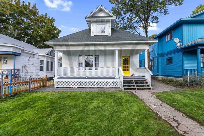 Charming home blocks from Kendall Yards - Charming home blocks from Kendall Yards