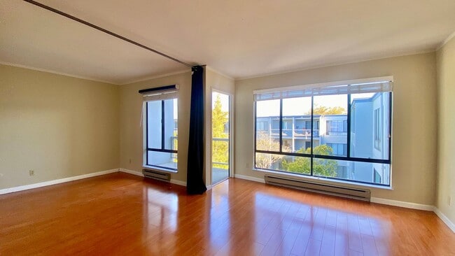 Building Photo - 2 Anchor Dr Unit F481