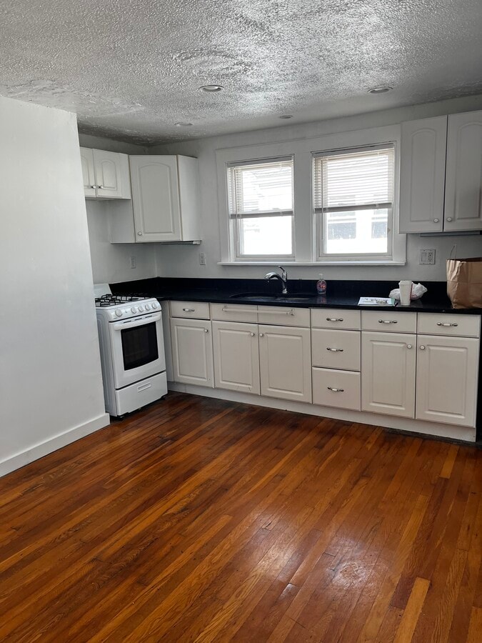 Photo - 48 Lawn Ave Unit 1st  Apartment