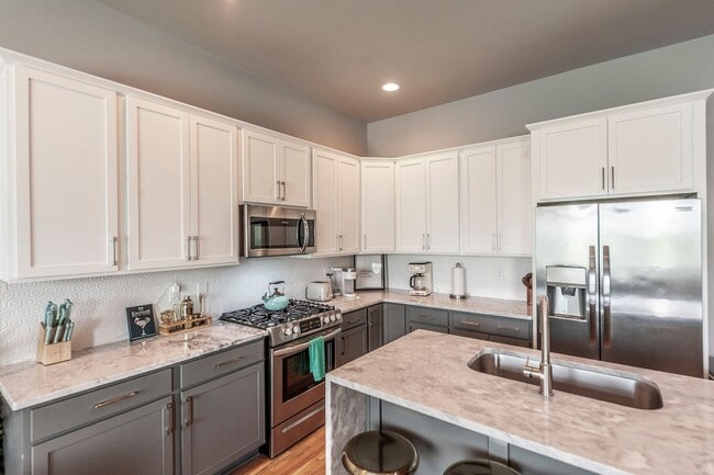 Photo - 970 Youngs Ln