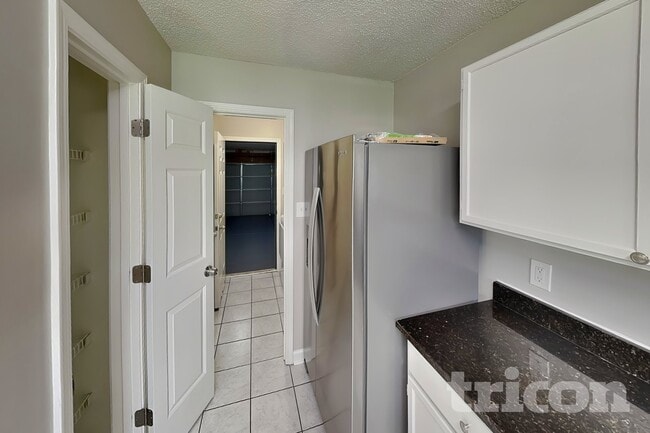 1826 Cagney St