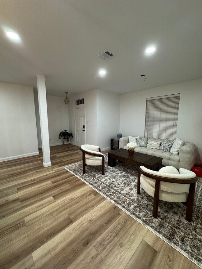 Photo - 3136 Deleon Dr