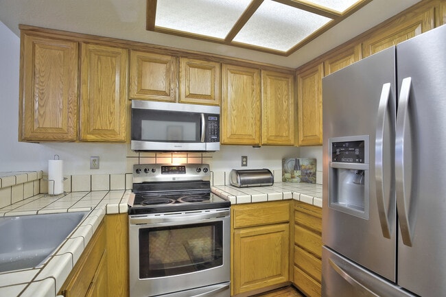 Photo - Lovely 2 Story Townhouse in Pinole, CA on cul de sac...