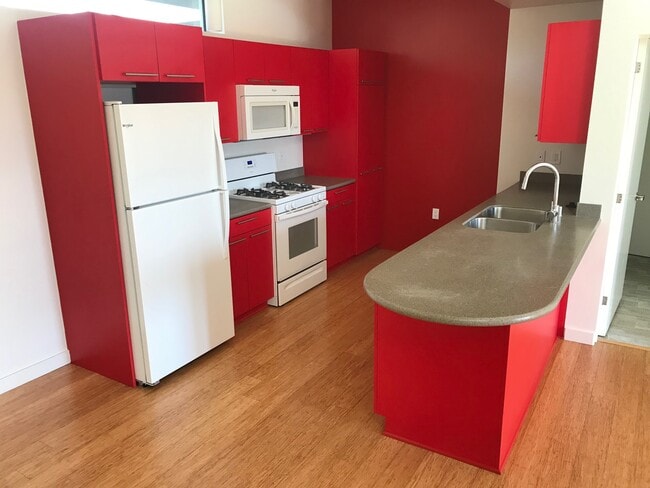 605 - 2/2 - Palms Point Apartments Unit 405