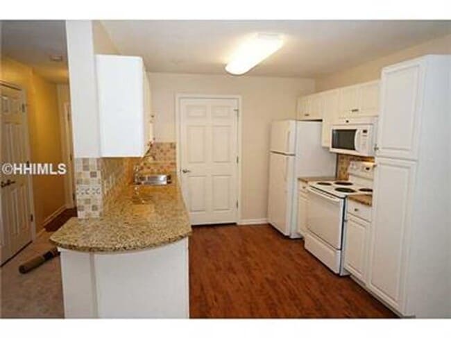 Photo - 4924 Bluffton Parkway