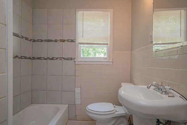 Photo - 3709 Dundale Rd