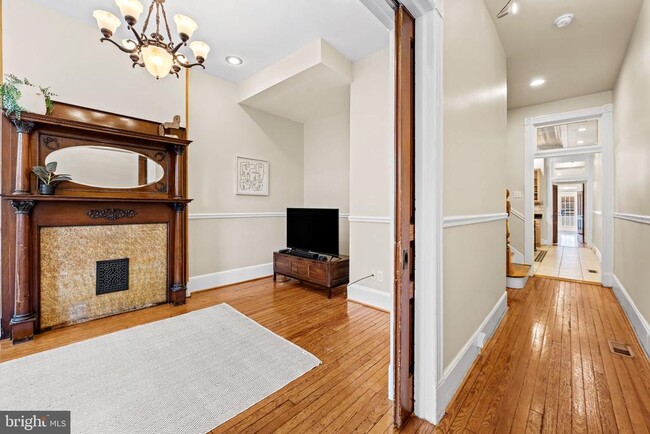 Photo - 1402 Light St