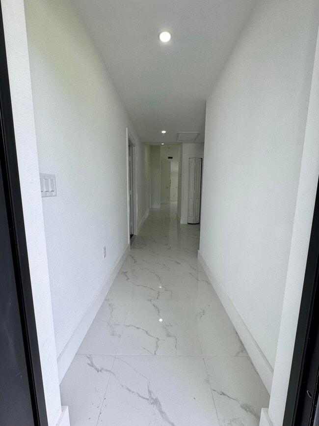 Photo - 668 Chemstrand St E