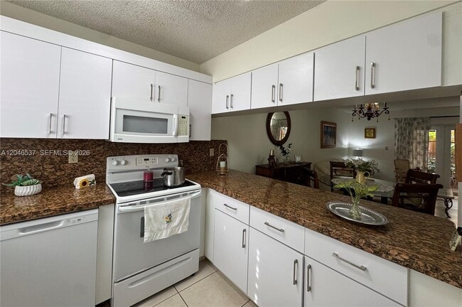 Photo - 2365 W 74th St