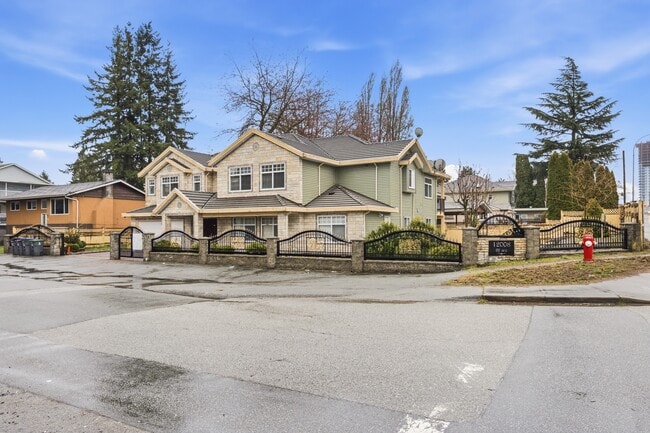 Photo - 12008-12097 97 Ave