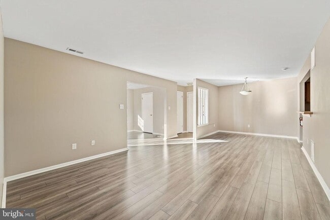 Photo - 19 Canterbury Ct