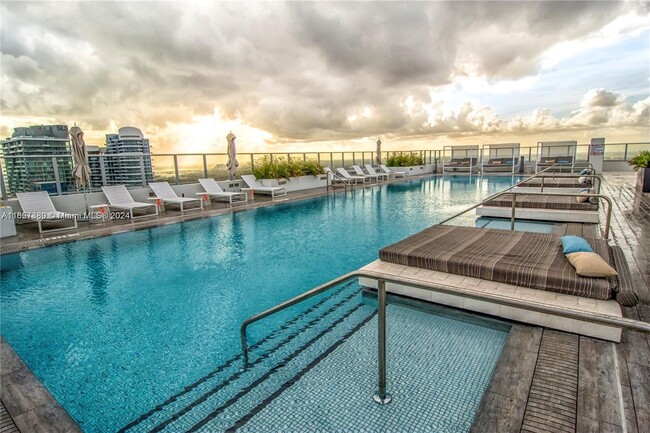 Photo - 1010 Brickell Ave Condominio