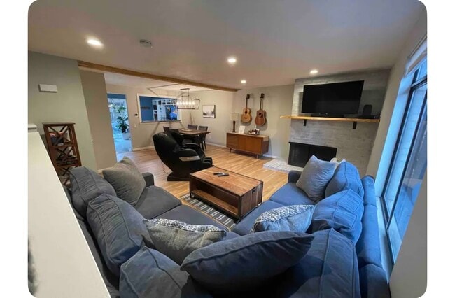 Building Photo - 1792 Robb St Unit 1792