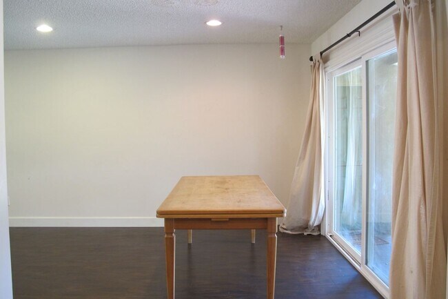 Photo - 490 Glenhill Dr Casa