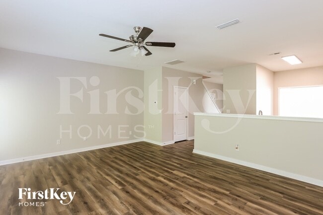 Photo - 303 Landis Oak Way