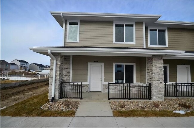 Building Photo - 660 SE Greyson Ln