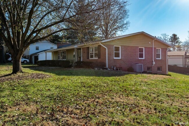 Photo - 1900 E Windsor Dr