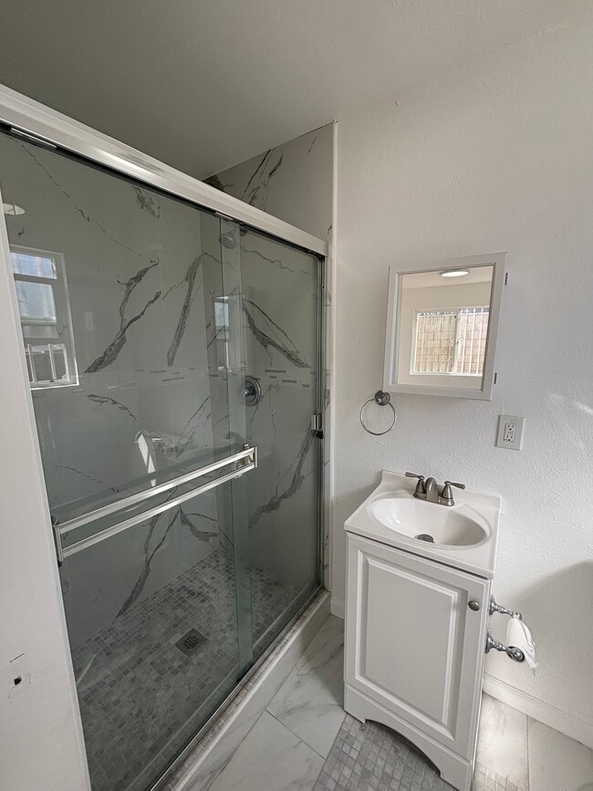 Photo - 1738 W 85th St Unit B