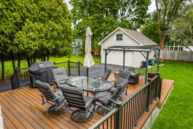 Photo - 121 Williams St