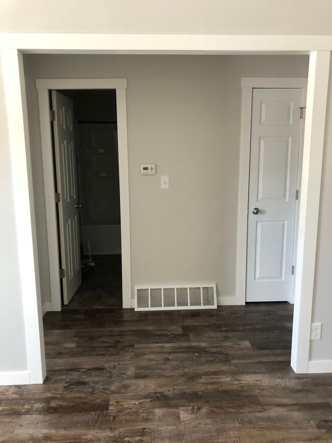 Photo - 202 16th Ave N