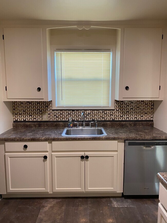 Photo - 10022 Artesian St