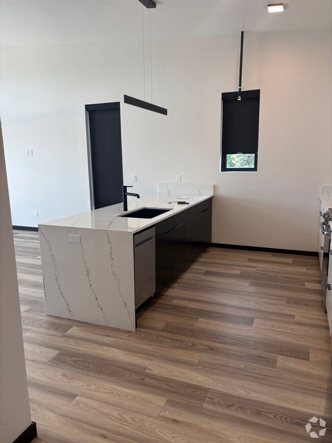 Building Photo - Modern Midtown Living | 2 Bed, 2 Bath Near... Unit 827: 821 N. 4th Street, #203 Rental