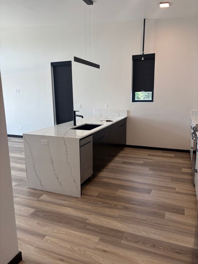 Building Photo - Modern Midtown Living | 2 Bed, 2 Bath Near... Unit 827: 821 N. 4th Street, #203 Rental