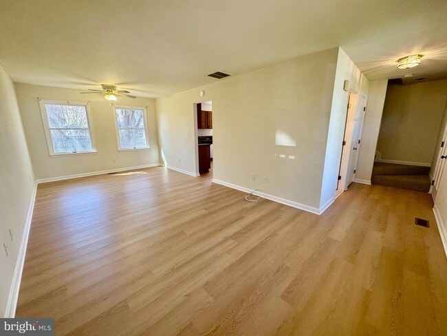 Photo - 1193 Maple Ave