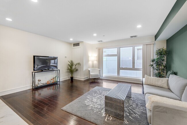 Photo - 310 Cliff Ln Unit 3C