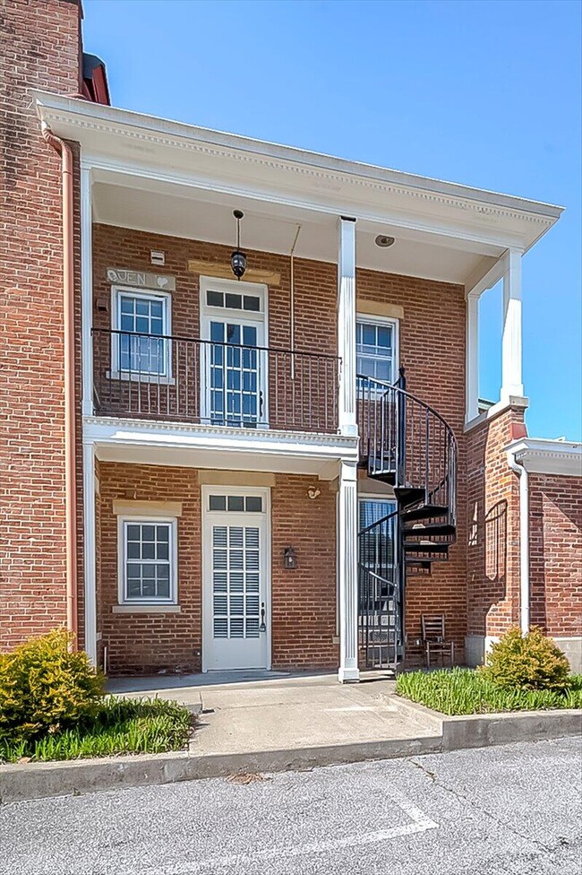 Photo - 412 Ann St Townhome