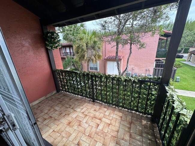Photo - 10834 N Kendall Dr Unidad X16