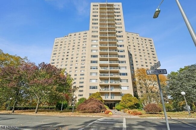 Building Photo - 377 S Harrison St Unit 15kk
