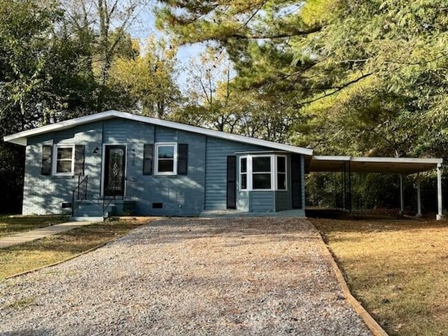 Building Photo - MOVE IN SPECIAL