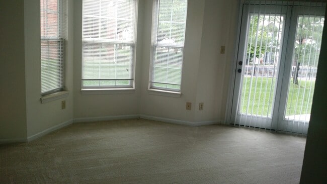 1&nbsp;HAB, 1&nbsp;BA - Country Club Apartments