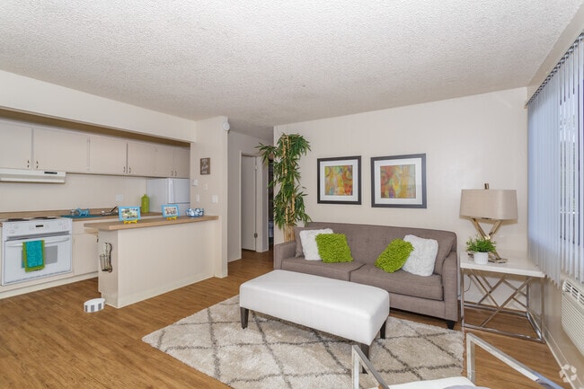 2BR, 1BA - 850 SF Plan B - J Street