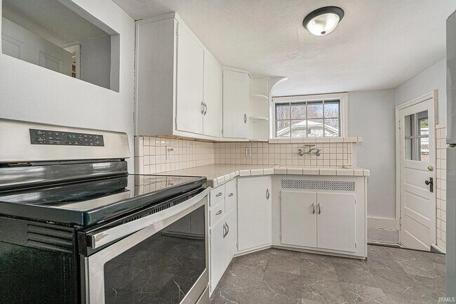 Photo - 1339 E Bowman St