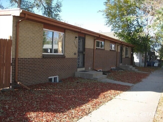 Building Photo - 4425 N Elizabeth St Rental