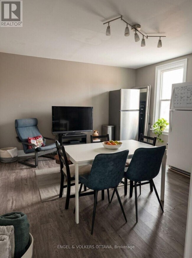 Photo - 535 McLeod St