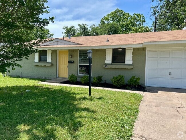 Building Photo - Charming Home located in the heart of Burl...