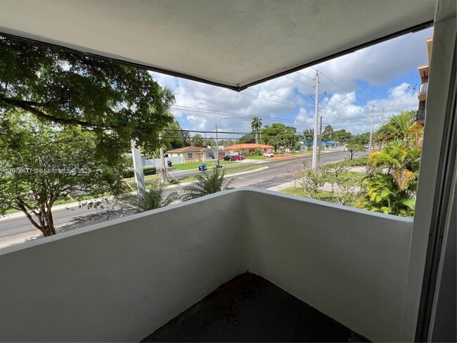 Building Photo - 465 S Royal Poinciana Blvd Unit 1B
