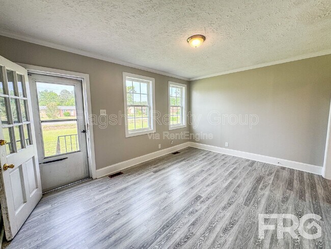 Photo - 1716 Tommys Rd