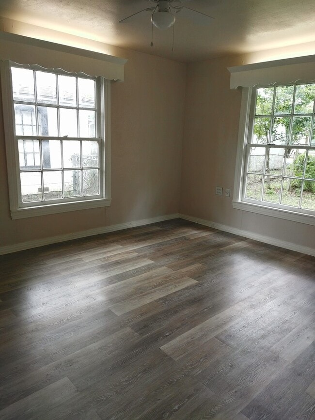 Photo - 3/2 Near Downtown Cleburne!