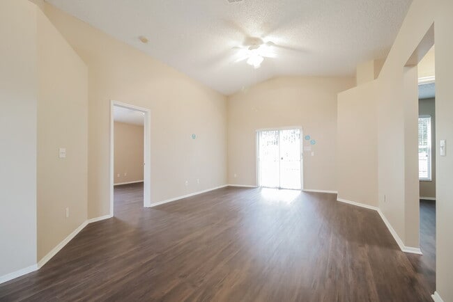 Photo - 2230 Justin Ave