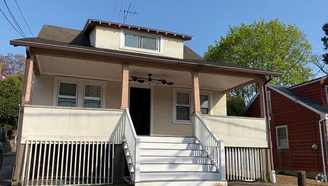 Building Photo - 14 S Stone Ave Unit 2 Rental